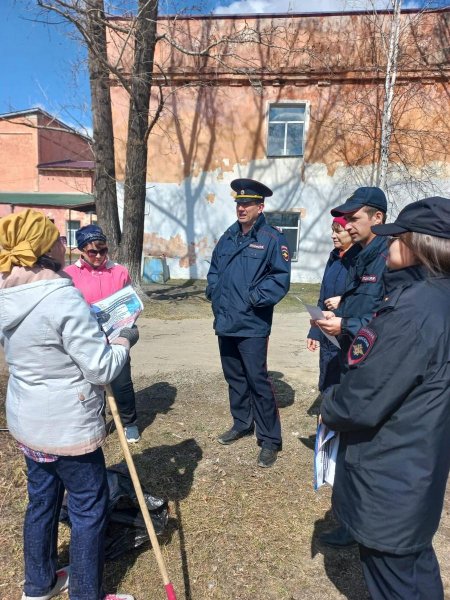 В пос. Магдагачи полицейские и общественники предупредили жителей о дистанционных мошенниках