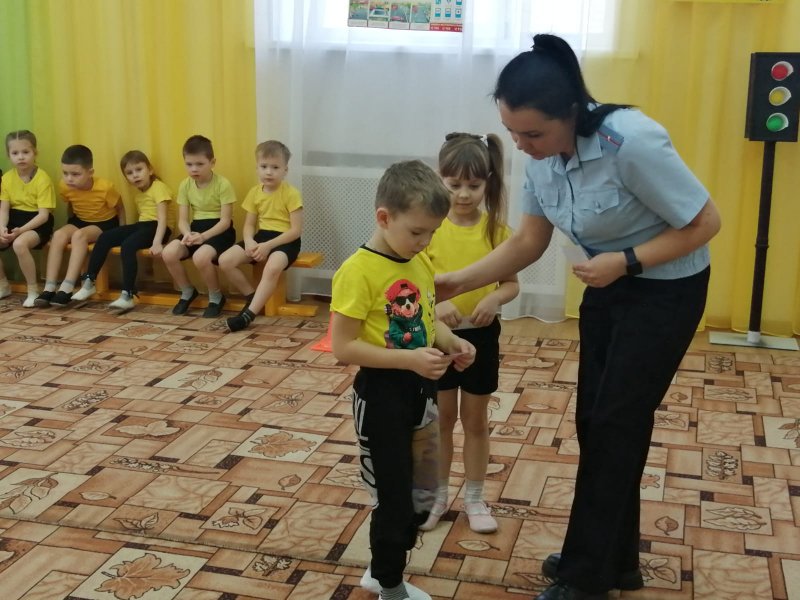 В Приамурье госавтоинспектор провела «Дорожные старты» для дошколят